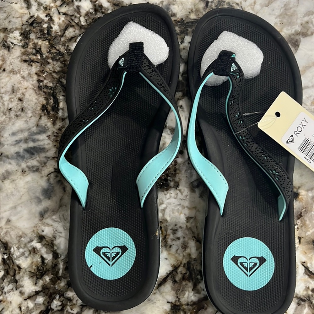 NWT Roxy flip flops